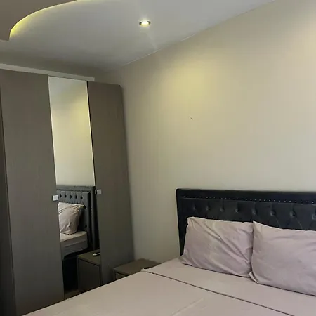 Semesterbostad Modern House With Jacuzzi Is-Swieqi