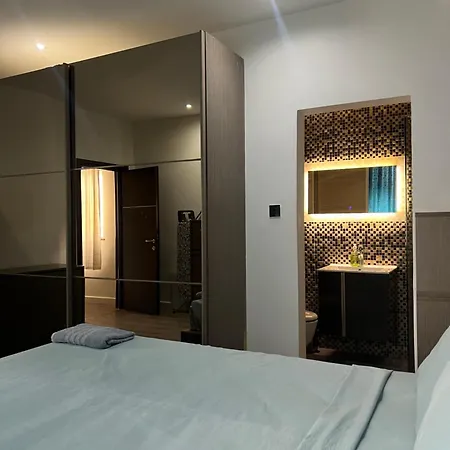 Modern House With Jacuzzi Is-Swieqi