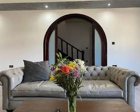 Modern House With Jacuzzi Nyaraló