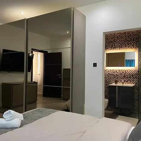Modern House With Jacuzzi Nyaraló